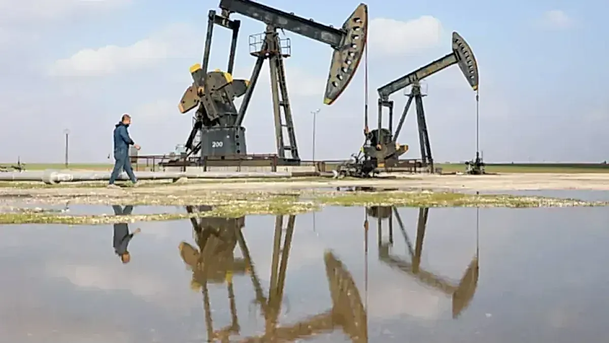 Oil Prices Surge Over 2% Amid Renewed Houthi Threats